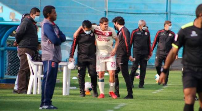 Aldo Corzo salió lesionado en el Universitario vs. Alianza Universidad [Video]