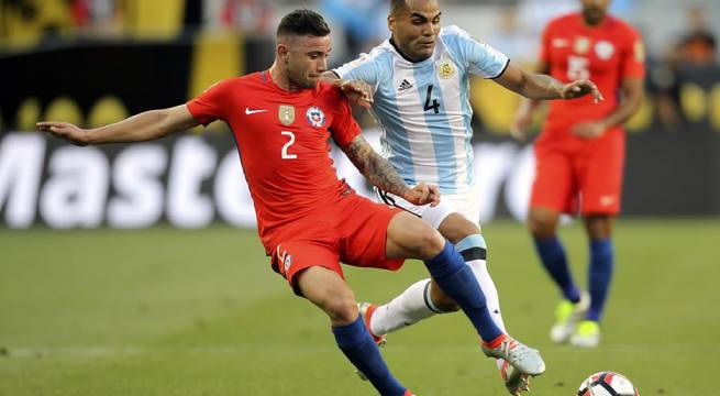 La selección de Chile informó sufre la baja de Eugenio Mena