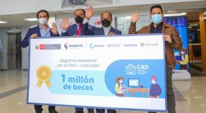 Ministro Silva: 1 millón de becas para alfabetizar digitalmente a peruanos de localidades rurales