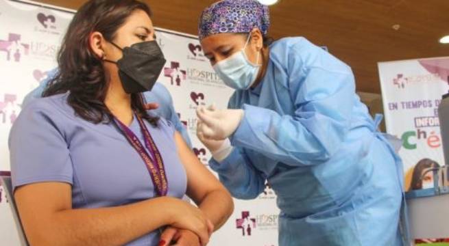 Ayacucho inició jornada de vacunación de dosis de refuerzo para personal de salud