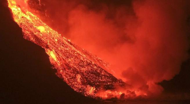 Se abre una nueva boca eruptiva en el volcán de La Palma