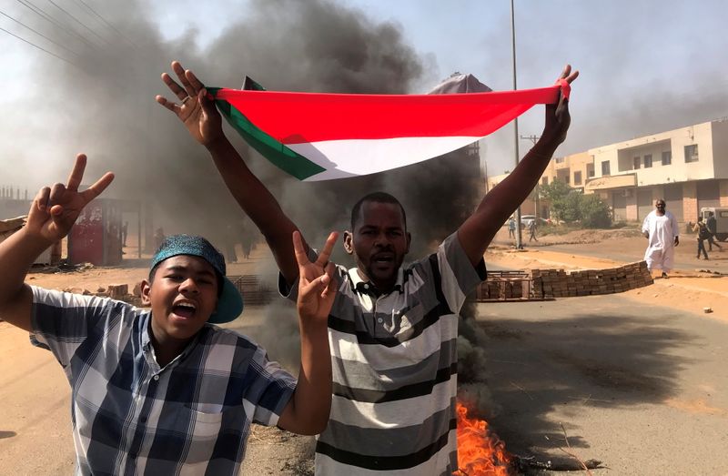 Médicos y trabajadores petroleros se unen a movimiento de desobediencia por golpe militar en Sudán
