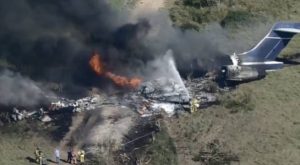 Avión se estrella en Texas y pasajeros a bordo sobreviven