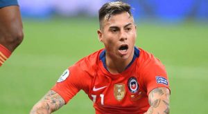 Dura baja en Chile: Eduardo Vargas no jugará contra Perú por lesión