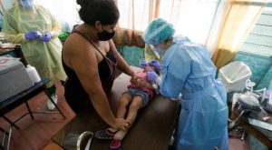 Costa Rica declara obligatoria vacuna contra Covid-19 para niños y adolescentes
