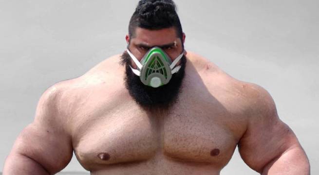 El ‘Hulk iraní’ entrena para su combate en MMA perforando paredes de concreto con los puños