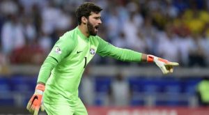 Alisson celebra la clasificación de Brasil a Qatar y su partido 50 con la selección