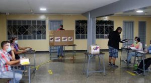 Venezuela espera resultado oficial en estado bastión del chavismo