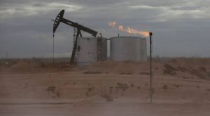 Petroleras insisten en que se necesitan combustibles fósiles, pese a presión por energía limpia