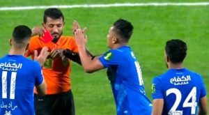 Christian Cueva fue expulsado en derrota del Al-Fateh ante Al-Ittihad