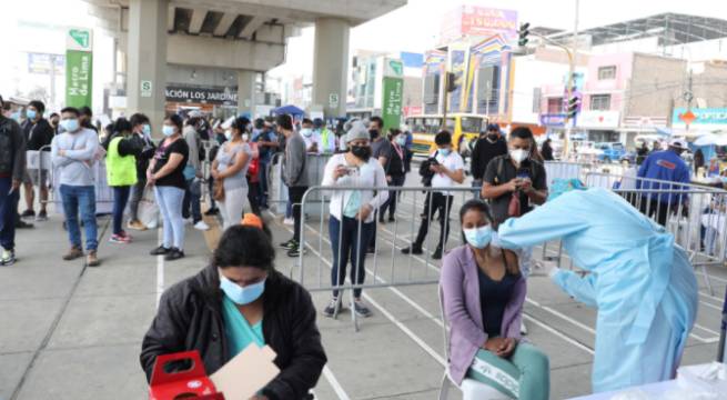 Vacunarán contra la Covid-19 a más de 400 usuarios de la Línea 1 del Metro de Lima