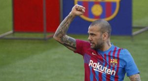 Barcelona anuncia que Dani Alves da positivo de COVID-19