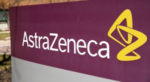 AstraZeneca y Oxford planean producir una vacuna para ómicron