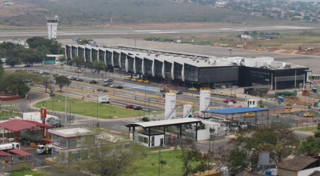 Explosiones en aeropuerto de ciudad de Colombia dejan tres personas muertas, incluidos dos policías