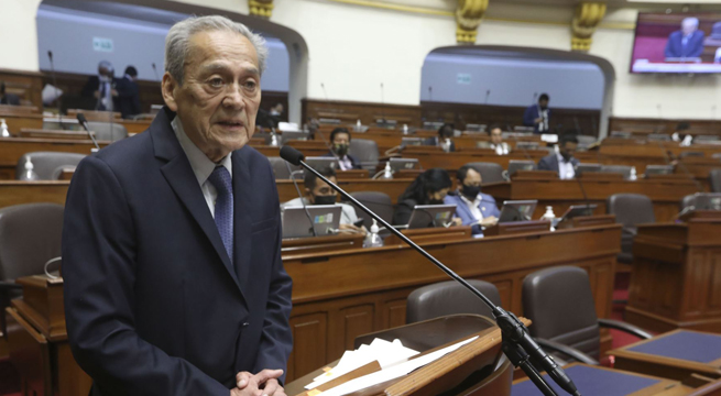 Congreso aprueba censura contra el ministro Carlos Gallardo