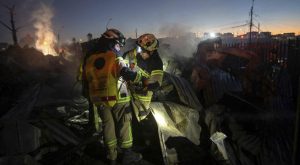 Incendio forestal destruye más de un centenar de viviendas en isla chilena de Chiloé