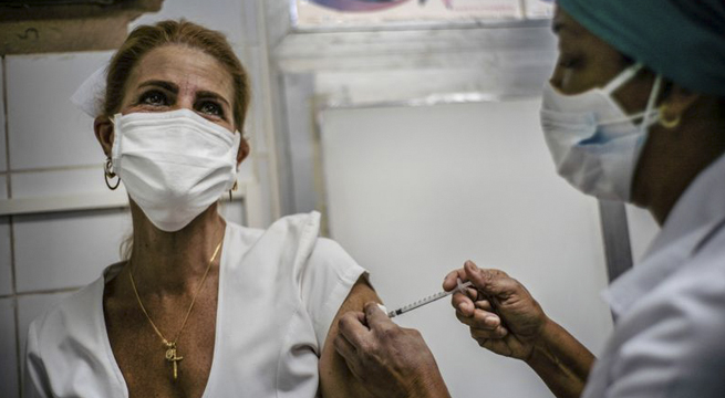 Cuba mejorará vacuna de cosecha propia para prevenir la COVID-19 y la nueva variante