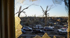 Pollos mueren, tractores y silos de granos destruidos por tornados en EE. UU.