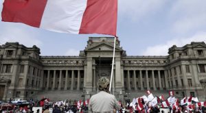 Manifestaciones a favor y en contra del presidente Castillo antes de debate juicio político