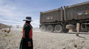 «Aquí no hay trato»: comunidades en rumbo de colisión con Hochschild por cierre de minas