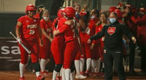 Con público en las gradas: Perú debutó con victoria ante Países Bajos en el Mundial de Softbol disputado en Lima