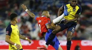 Arturo Vidal recibe 3 fechas de castigo en Eliminatoria y Chile deberá jugar un partido sin público