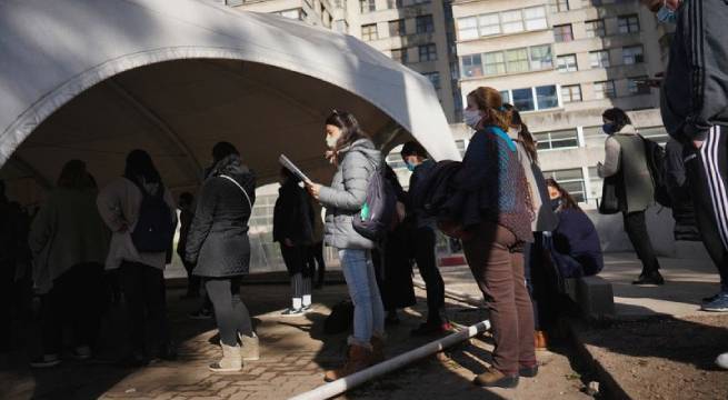 Uruguay abre sus fronteras para residentes con Covid-19