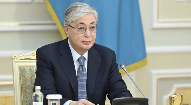 El presidente de Kazajistán dice que mineras deben pagar más impuestos