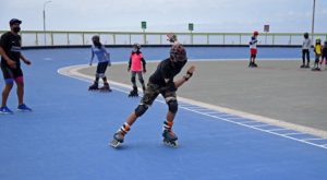 Frente al mar y al aire libre: Legado activa talleres de skateboarding, BMX y patinaje