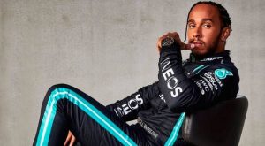 Hamilton cumple 37 mientras aficionados de la F1 esperan que ponga fin a su silencio