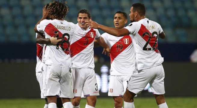 Jugadores peruanos en capilla para el partido Perú vs Ecuador