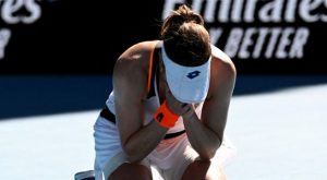 Cornet sobrevive a Halep y al calor y pasa a cuartos; Swiatek, Collins y Kanepi también avanzan