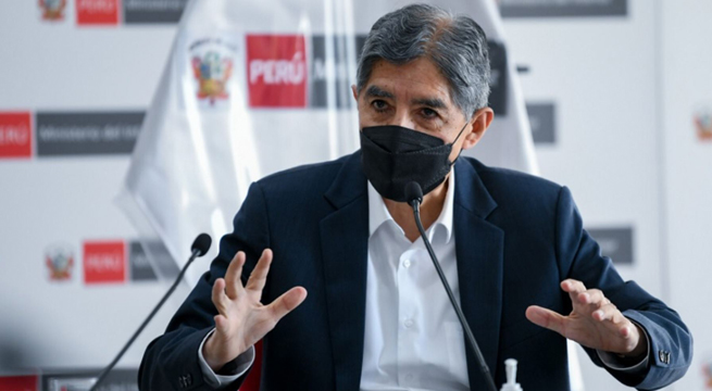 Avelino Guillén presentó su renuncia irrevocable al Mininter