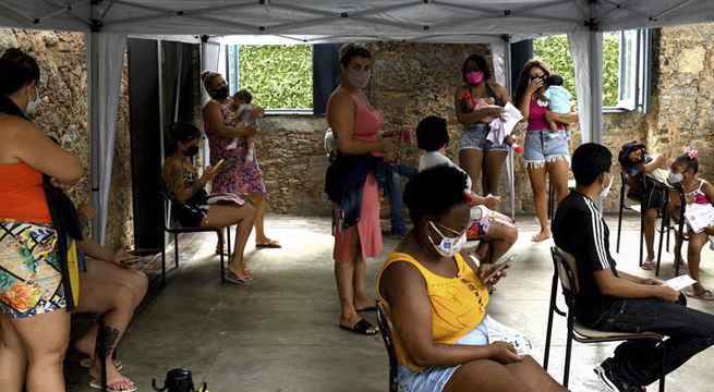 Brasil sufre por propagación de ómicron, que afecta a hospitales y economía