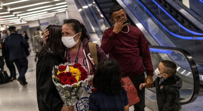 Una familia separada en la frontera entre EE. UU. y México se reúne por fin