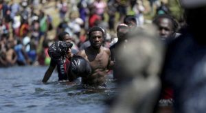 Autoridades mexicanas recuperan cuerpo de niña migrante en río limítrofe con EE. UU.