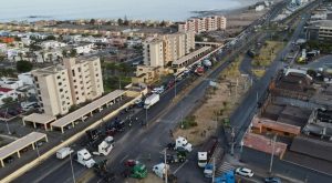 Protesta contra migración y delincuencia en norte de Chile provoca cierre de aeropuerto y bloqueo de vías