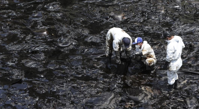 Marina de Guerra abrió investigación para determinar «causas y responsables» del derrame de petróleo
