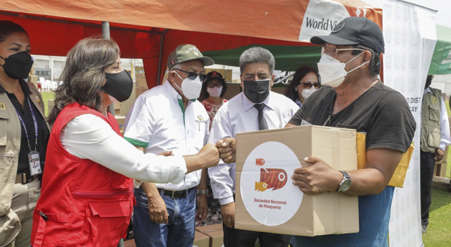 Midis entrega víveres y productos hidrobiológicos a 900 pescadores de Chancay afectados por derrame de petróleo
