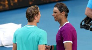 Nadal sobrevive al susto de Shapovalov y continúa hacia el récord