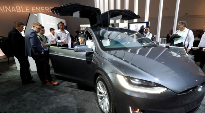 Panasonic invertirá 700 millones de dólares en producir baterías avanzadas para autos de Tesla