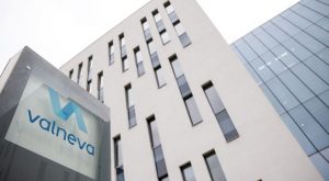 Valneva dice que primeros estudios muestran que su vacuna COVID-19 es eficaz contra ómicron