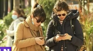 Francia e Italia eliminan uso obligatorio de mascarillas en exteriores