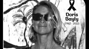 Periodista y poeta Doris Bayly falleció tras ser atropellada
