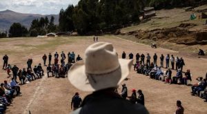 Segunda comunidad peruana bloquea carretera usada por mina Las Bambas