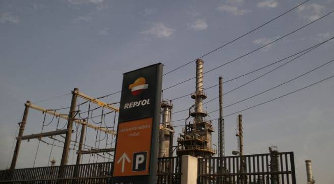 Autorizan reanudar temporalmente operaciones de carga en la refinería de Repsol