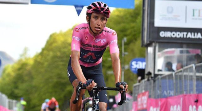 Ciclista colombiano Egan Bernal da sus primeras pedaleadas tras grave accidente