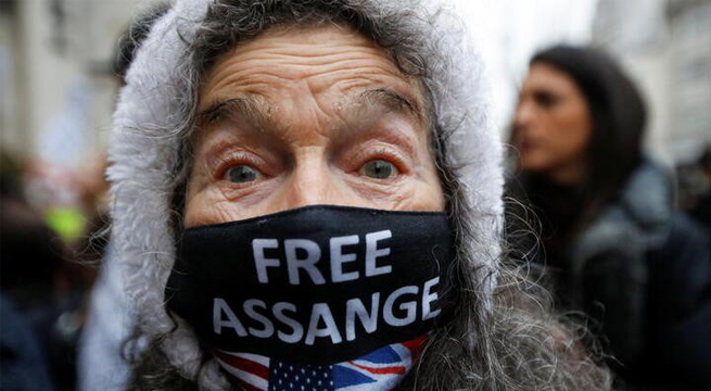Puja en subasta de NFT para recaudar fondos para Julian Assange supera los 50 millones de dólares