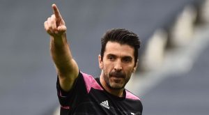 Gianluigi Buffon seguirá jugando hasta los 46 años tras firmar un nuevo contrato con Parma