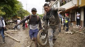 «Vivo de milagro»: sobreviviente deslizamiento tierra en Colombia cuenta cómo el lodo lo arrancó de su casa